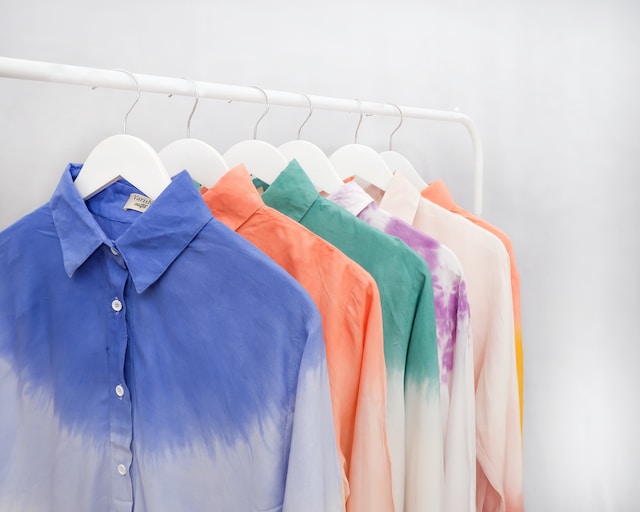 cara untuk jualan baju kaos.| Unsplash.com