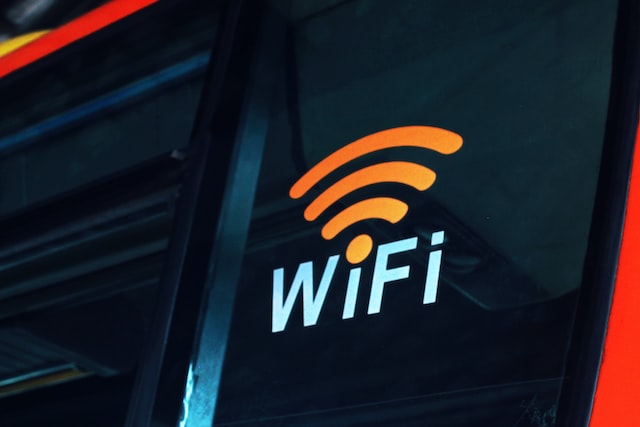Harga pasang wifi Indihome.| UNsplash.com
