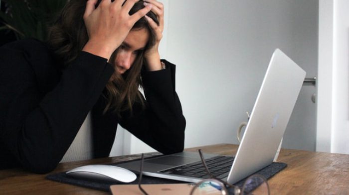 Stress dapat memicu sakit maag|Unsplash.com