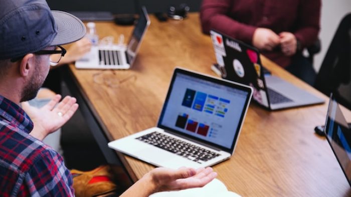 Perusahaan jasa layanan internet.| Unsplash.com