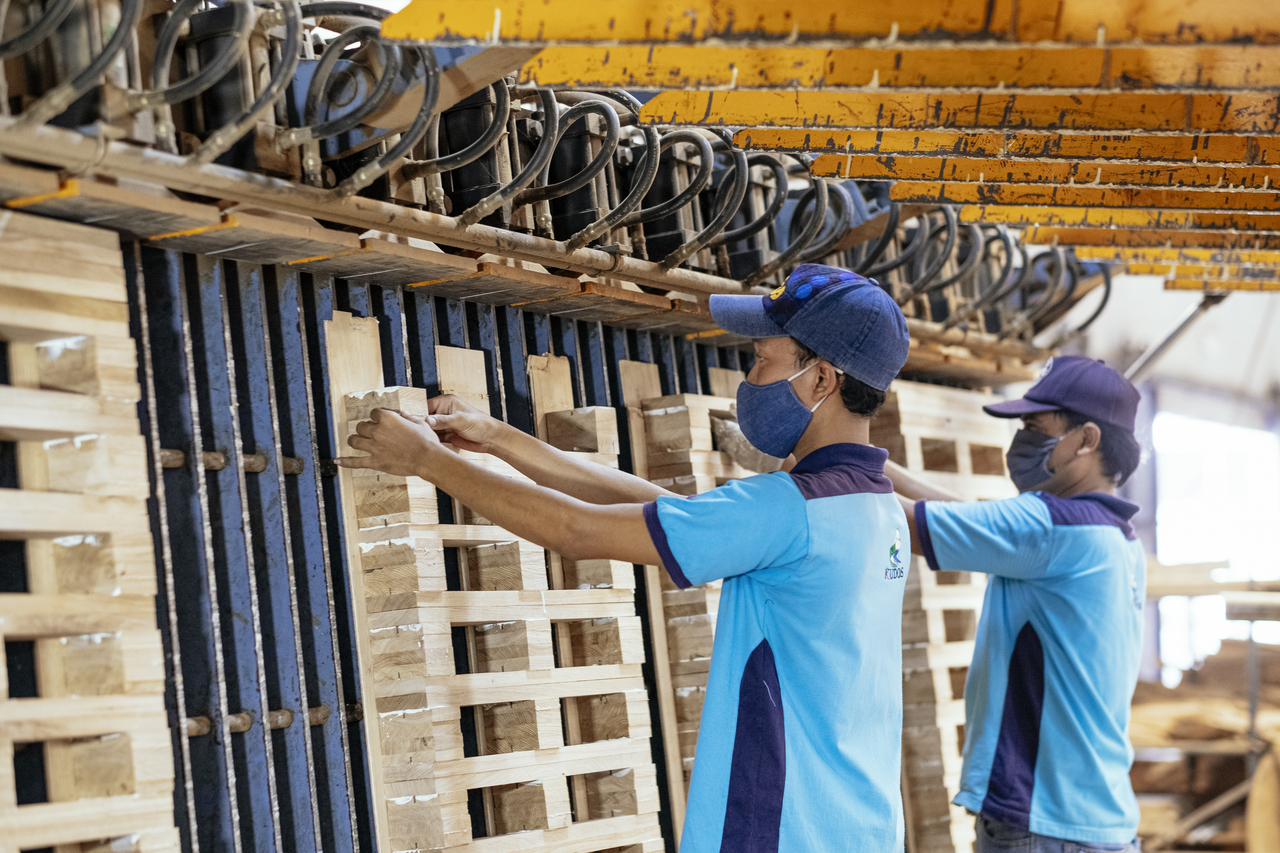 Gaji pt kudos istana furniture