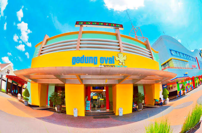 gedung oval di Taman Pintar Jogja