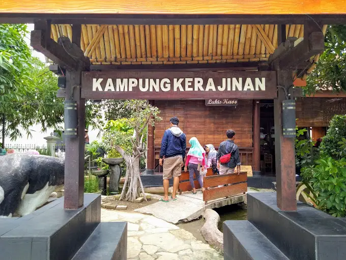 kampung kerajinan di taman pintar di Jogja